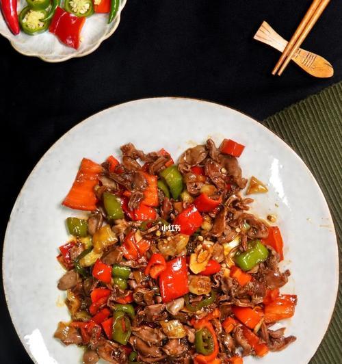 酥脆可口，辣爽回味，一道特色小吃（酥脆可口，辣爽回味，一道特色小吃）