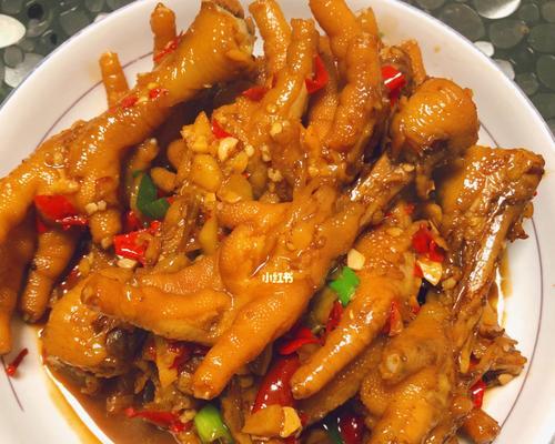 嘎嘣脆Q，香辣无比的Q弹香辣鸡爪（让你在家也能轻松享受街头小吃的美味）