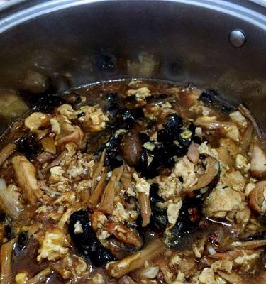 香菇鸡蛋打卤面的做法（一份营养美味的家常菜）