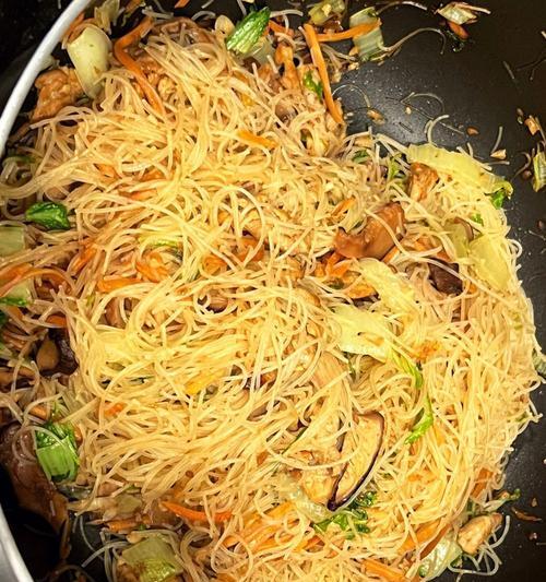 香菇鸡蛋炒米粉的做法（用香菇和鸡蛋炒出美味的米粉）