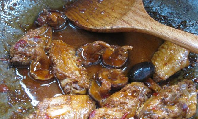 香菇鸡翅的家常做法（美味营养）