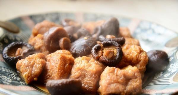 香菇烩彩虹蝴蝶面的制作方法（美味可口的家常面食佳品）