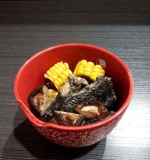 美味健康的香菇胡萝卜烧乌鸡的做法（如何利用天然佳品打造一道营养美味佳肴）