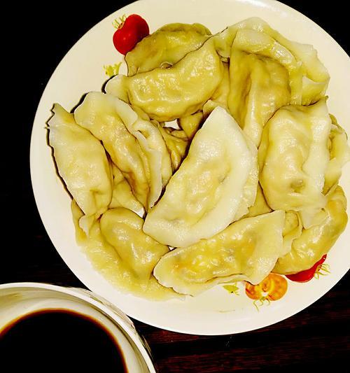 香菇胡萝卜饺子的做法（健康美味的素食佳品）