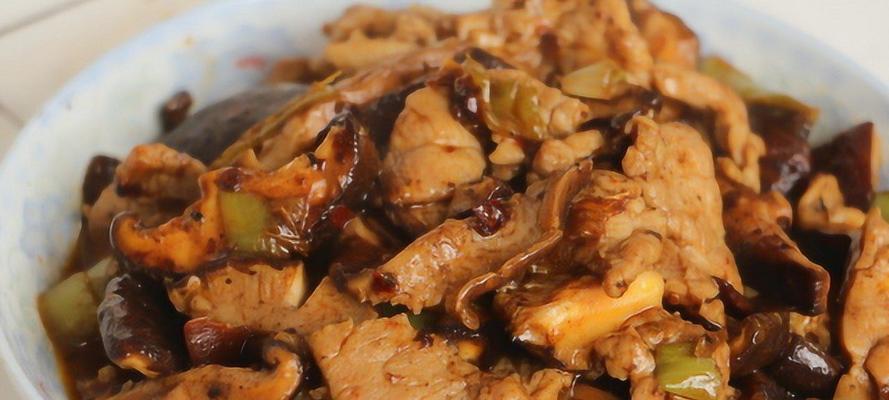家常美食——香菇胡萝卜炒肉片（营养健康）