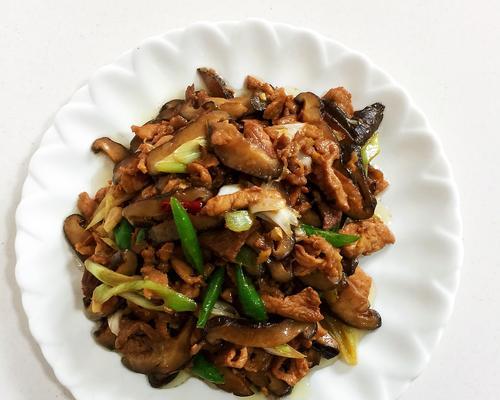 家常做法，香菇黑木耳炒肉片（健康美味）