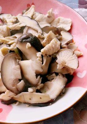 家常美食，香菇炖猪肉（口感浓郁）