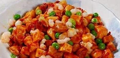 清爽美味的香菇炒笋丁（健康营养的素菜佳肴）