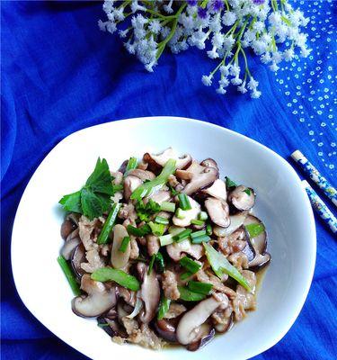 双椒香菇炒肉的做法（简单易学的家常菜）