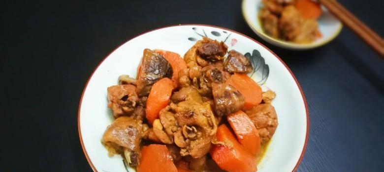 香菇炒鸡腿的家常做法（以新鲜食材打造健康美味/香菇与鸡肉的完美搭配）