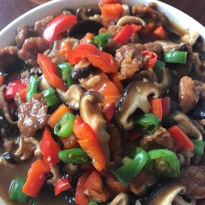 美味营养的香菇炒鸡做法（简单易学）