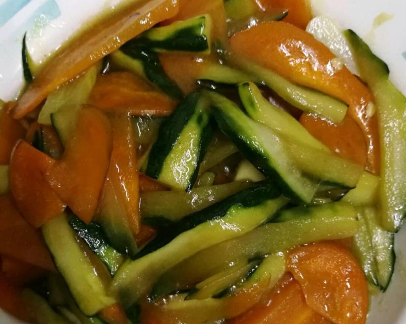 鲜香菇炒黄瓜片，美味又营养（健康饮食从餐桌开始）