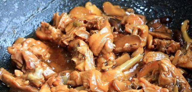 香菇炒滑鸡，清爽美味的下饭佳品（一道简单易学的家常菜）