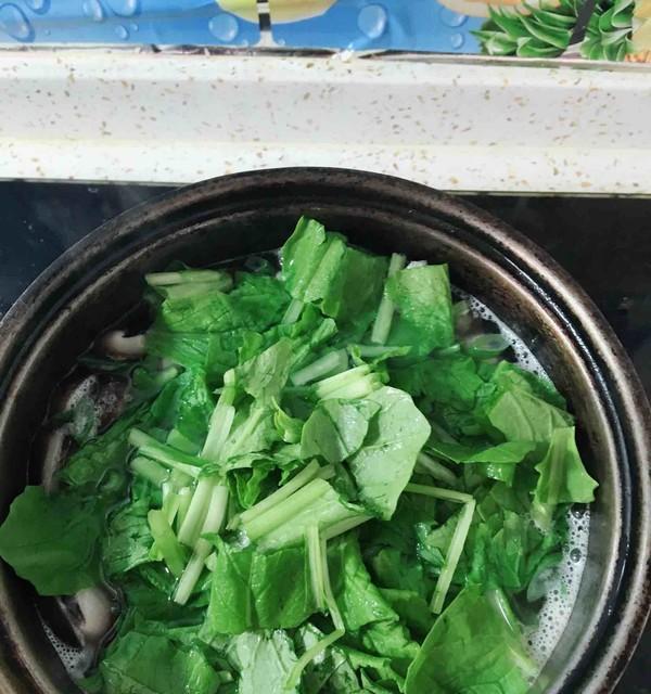 香菇扒小白菜，营养美味双重享受（简单易做的香菇小白菜扒法）