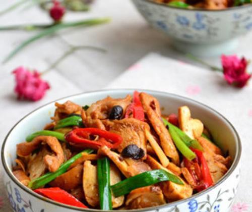 香干青椒炒肉丝的做法（美味又营养的家常菜）