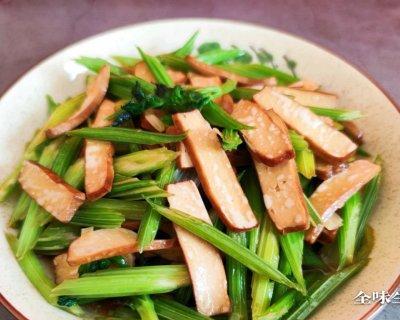 鲜香可口的香干芹菜炒鱿鱼，让你欲罢不能（一道美味健康的家常菜）