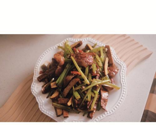 用香干火腿制作美味佳肴（别具一格的素食美食）