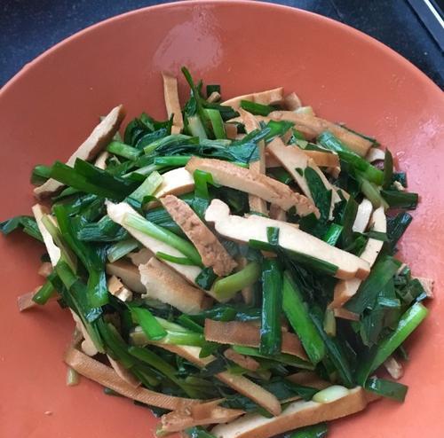 美食推荐——香干炒韭菜（健康营养又美味）