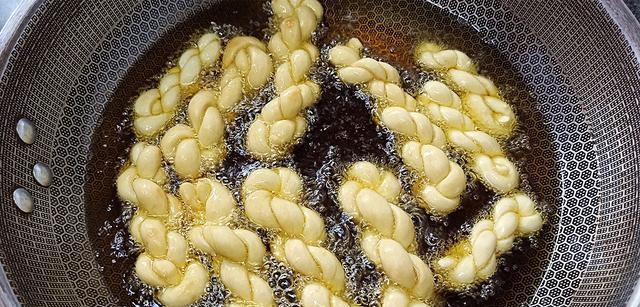 香脆小麻花制作秘籍（15个步骤教你轻松制作美味小麻花）