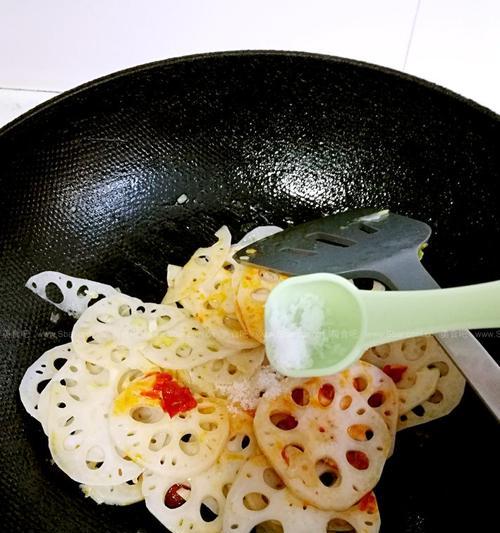 香脆莲藕，营养美味的烹饪技巧（莲藕的做法）