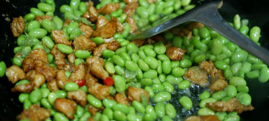 香脆椒鸡丁的制作方法（让您享受美味健康的餐食）