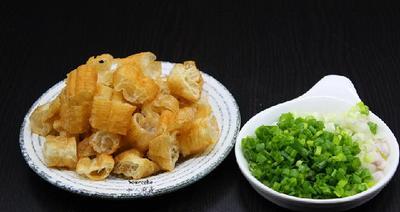 如何制作香葱鲜肉小丸子（用新鲜材料）