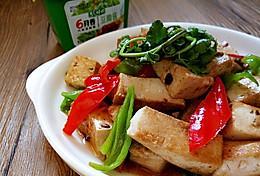 怎样做一道美味可口的香葱辣豆腐（辣味十足的香葱辣豆腐食谱分享）