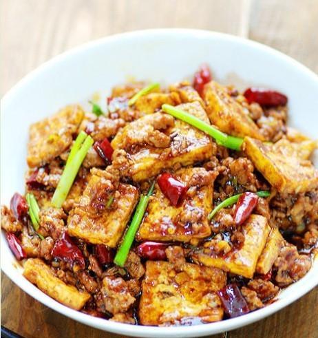 怎样做一道美味可口的香葱辣豆腐（辣味十足的香葱辣豆腐食谱分享）