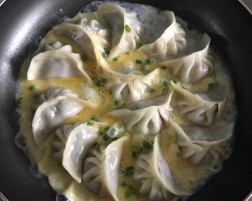 香葱煎饺——传统美味佳肴（以香葱为主角的口感与营养的融合）