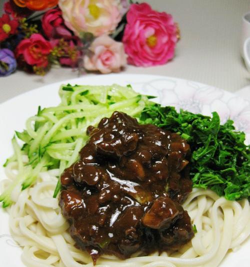 香椿熏干炸酱面的制作方法（传统美食的新生——体验香椿熏干炸酱面的绝妙滋味）