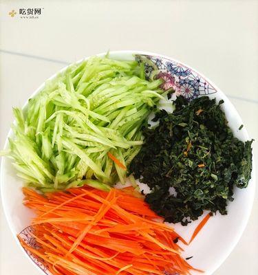用香椿麻汁打造清爽美味凉拌面（香椿麻汁凉拌面的做法与技巧）