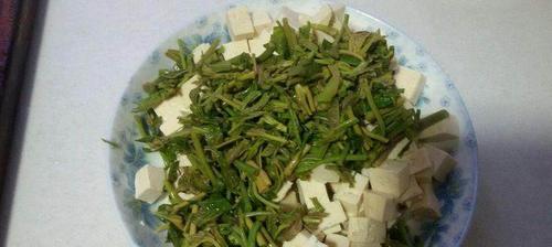 香椿豆腐的做法（用新鲜香椿和豆腐）