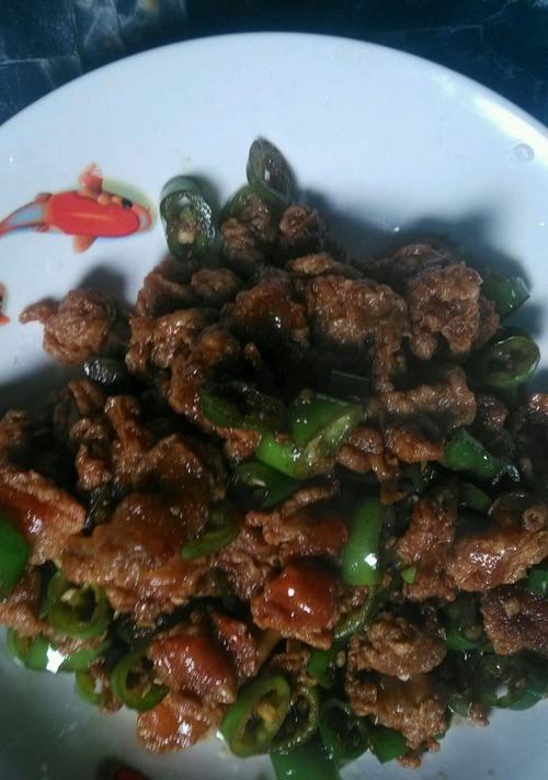 用香料烹饪，美味油渣大变身（以香炒油渣）