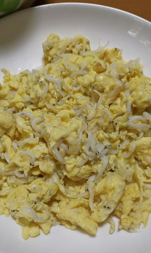 秘制香炒小银鱼（健康美味）