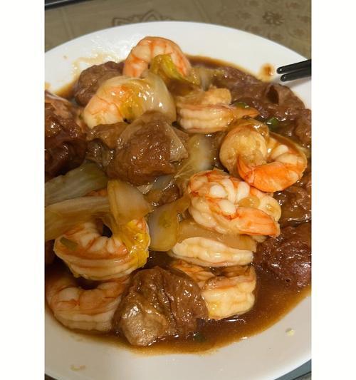 用虾仁与独面筋做出美味佳肴（简单易学的虾仁独面筋做法）