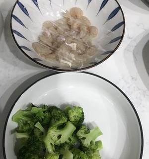 美食天堂——虾仁炒紫甘蓝（一道简单又美味的家常菜）