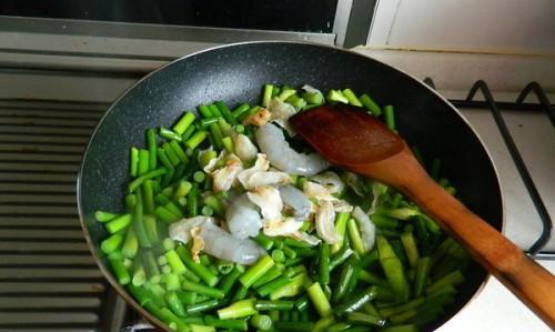 虾仁炒蒜薹，美味又健康（一道低脂健康的菜品）