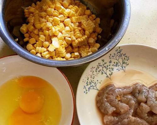 虾仁炒蛋清，轻松做出美味佳肴（简单易学的家常菜）