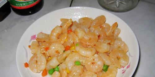 虾仁炒蛋清，轻松做出美味佳肴（简单易学的家常菜）