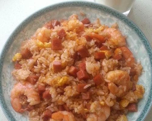 虾仁叉烧炒饭的做法（家庭美食）