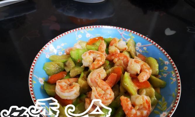 轻松做出美味虾球丝瓜汤（简单易学）