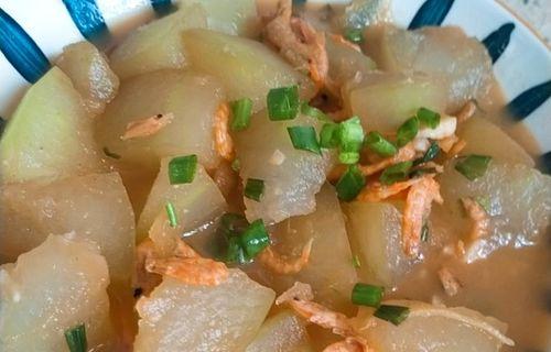 虾皮烧南瓜，别有风味（一道香辣可口的秋日佳肴）