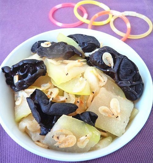 虾皮烩冬瓜，清爽解暑的家常佳肴（一份营养丰富又开胃的菜肴）