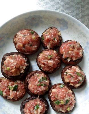 虾泥香菇酿制方法大揭秘（传统美食新口味）