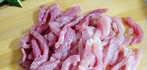 虾米炒瘦肉，鲜香美味的家常佳肴（用虾米为瘦肉添色）