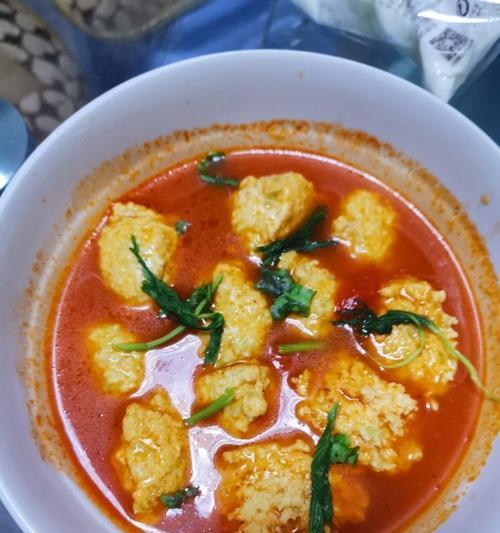 家常美食——以西红柿莼菜鸡蛋汤为主题的菜谱分享（营养丰富）