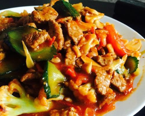 美味西红柿炒肉（家常好吃的经典菜谱）