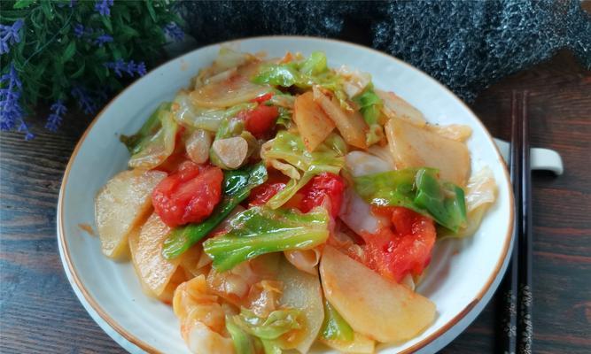 美味健康，以西红杮烧土豆（丰富营养）