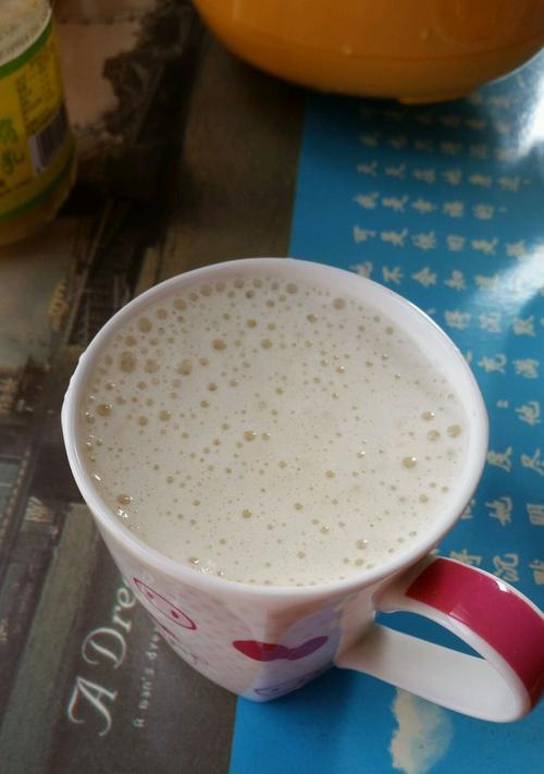 教你制作美味的西瓜香蕉奶昔（口感清爽适合夏日饮用）