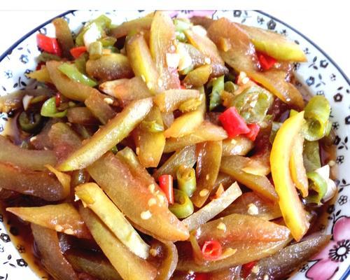 夏季必喝的清凉饮品——以西瓜皮为主材料的凉茶（凉爽解暑）